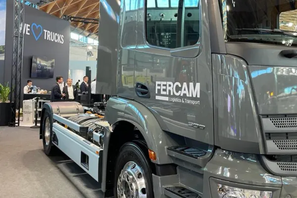 FERCAM erste voll elektrische Mercedes-Benz City Zugmaschine vom Typ eActros 300